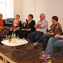 At a round table, four contemporary witnesses told their stories and talked about their families’ fate and the significance of the Eichstätt DP camp for their future. (Photos: Schulte Strathaus)