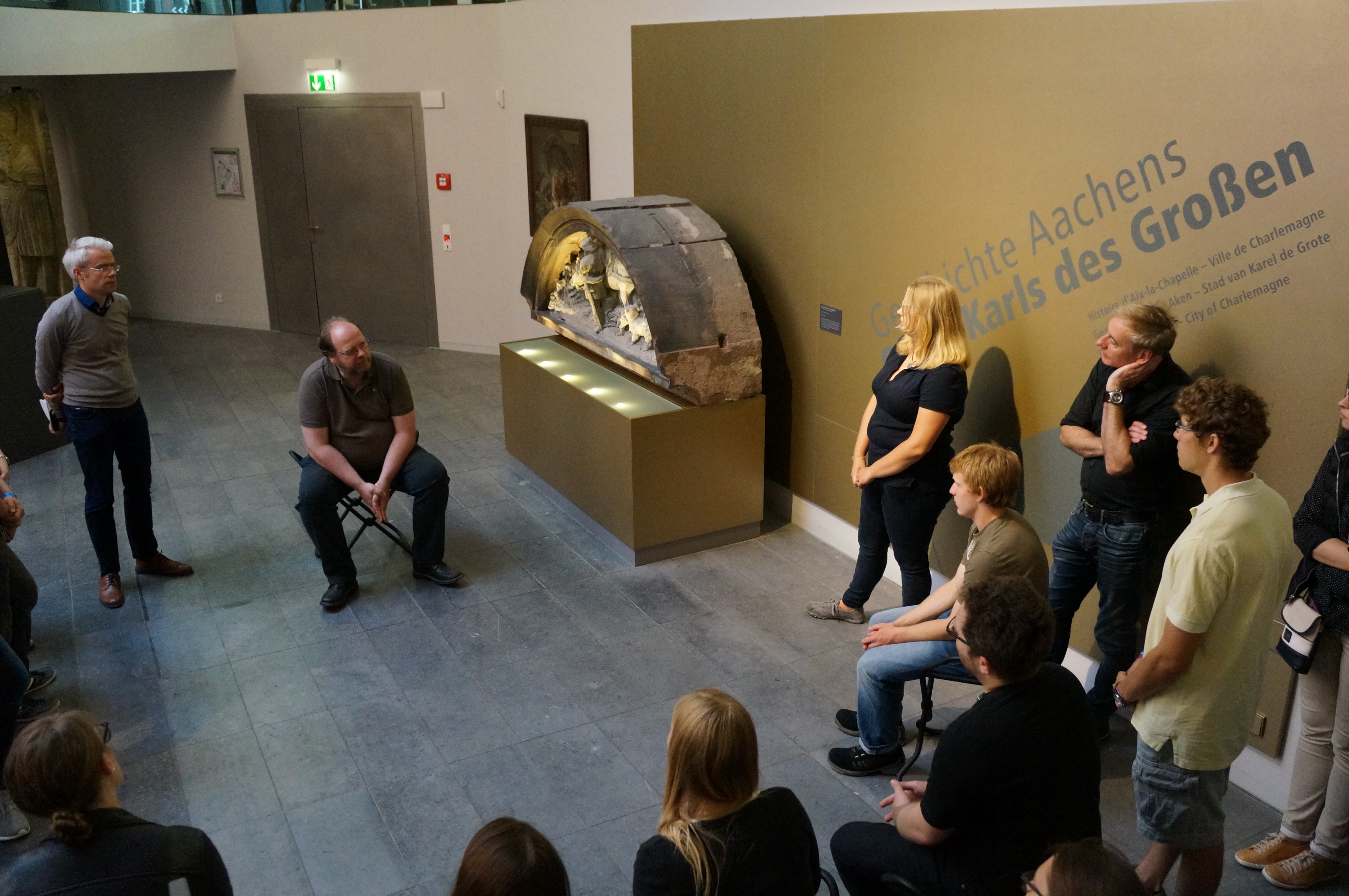 Studierende der Ku im Domschatzmuseum in Aachen