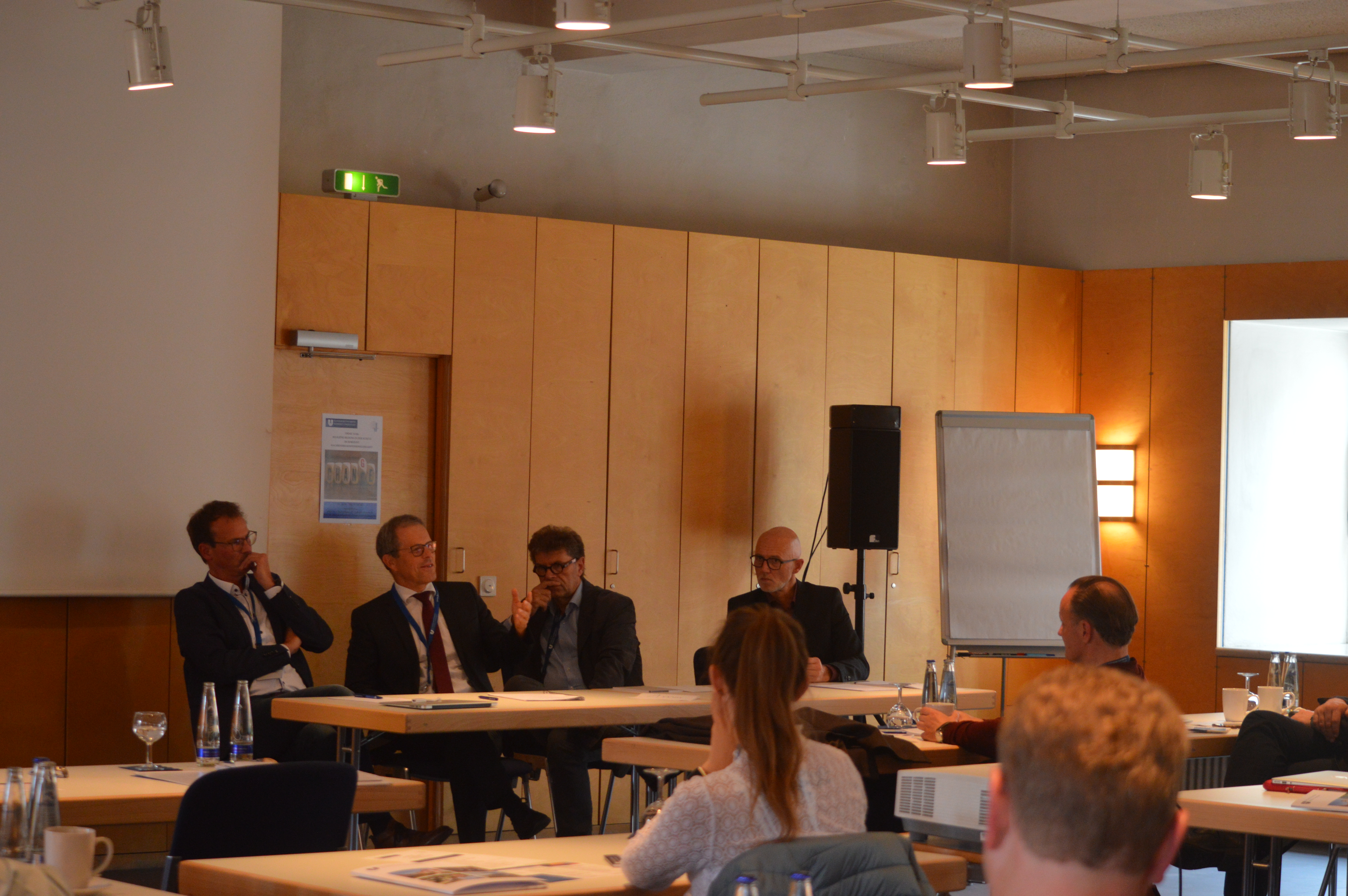 Diskussionsrunde: Prof. Dr. Jan Woppowa, Prof. Dr. Ulrich Kropac, Akad. Dir. Klaus König und Prof. Dr. Georg Wagensommer (von links nach rechts)