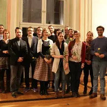 Master- und Bachelorabsolventen des Deutsch-Französischen Studiengangs Politikwissenschaft bei der Zeugnisverleihung am dritten Adventswochenende.