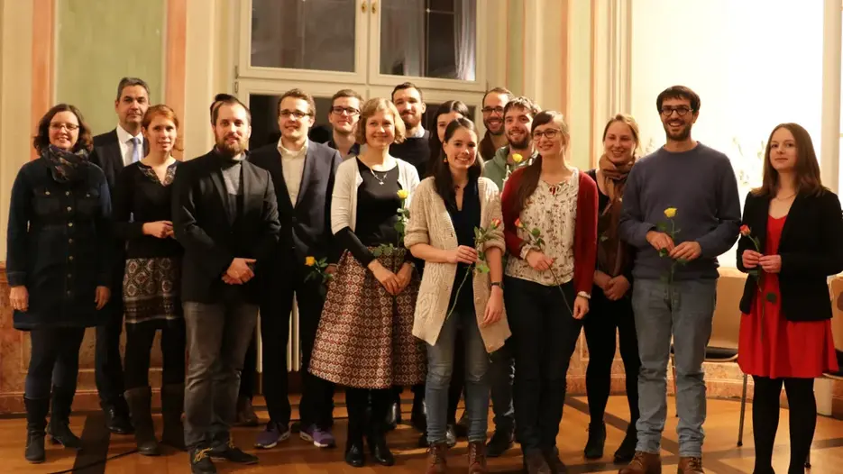 Master- und Bachelorabsolventen des Deutsch-Französischen Studiengangs Politikwissenschaft bei der Zeugnisverleihung am dritten Adventswochenende.