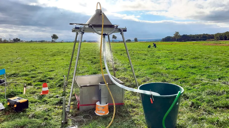 Beregnungsanlage zur Messung der Wasseraufnahmekapazit&auml;t und Wasserleitf&auml;higkeit auf einem Gr&uuml;nlandstandort