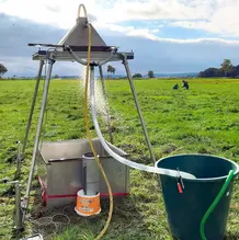 Beregnungsanlage zur Messung der Wasseraufnahmekapazit&auml;t und Wasserleitf&auml;higkeit auf einem Gr&uuml;nlandstandort