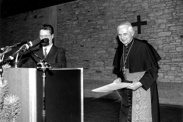 Award of the honorary doctorate to Cardinal Ratzinger in 1987
