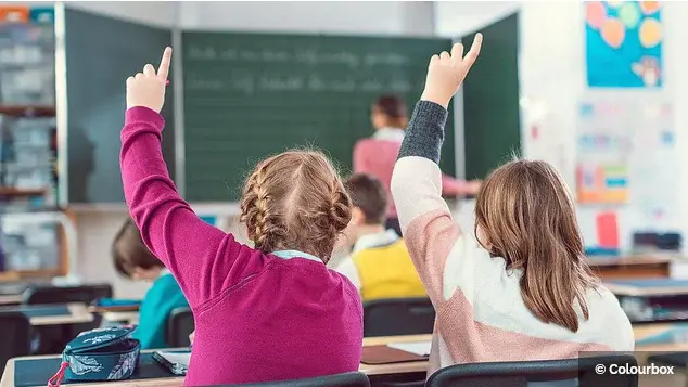 Schulkinder in Klassennsituation