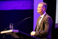 Prof. Dr. Thomas Mählmann bei der Zeugnisverleihung 2025.