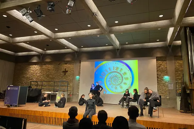 Theateraufführung zum Thema "ZEIT"