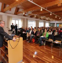 Rund 100 Teilnehmerinnen und Teilnehmer holten sich bei der Studientagung Anregungen für Jugendarbeit und Religionsunterricht.