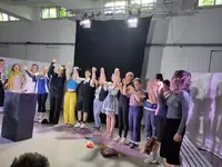 Applaus für die Heldinnen und Helden der Bühne!