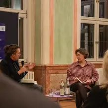 Dr. Nadine Menzel und Yevgenia Belorusets im Gespräch