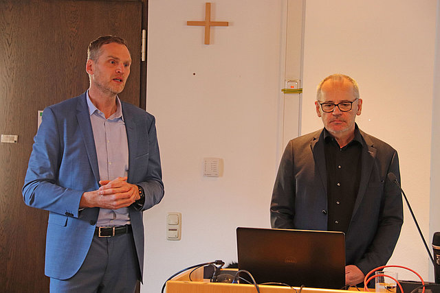 Prof. Dr. Daniel Mark Eberhard (links) und Prof. Dr. Heiner Böttger.