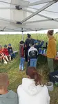 Sch&uuml;ler gestalten das "Geowindow" unter Anleitung des KU-Teams