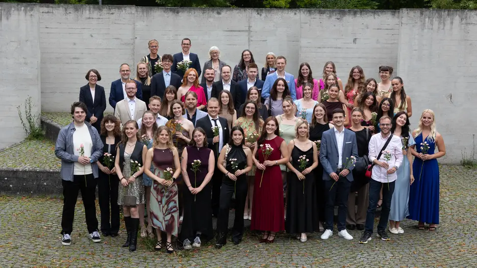 Alle Absolvent*innen der Eichstätter Journalistik im Jahr 2025