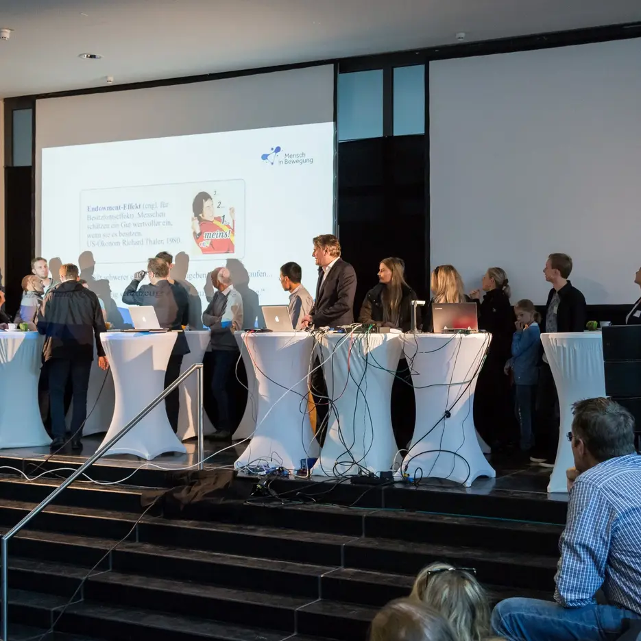 Mechanismen des menschlichen Kaufverhaltens demonstrierten die Professoren Thomas Setzer (KU) und Christian Stummeyer (THI) mit einem Live-Experiment.