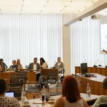 Prof. Dr. Heiner Böttger plädierte in seinem Vortrag für einen Systemwechsel in der institutionalisierten Umsetzung von Bildung und Erziehung. (Fotos: Gutsche/upd)