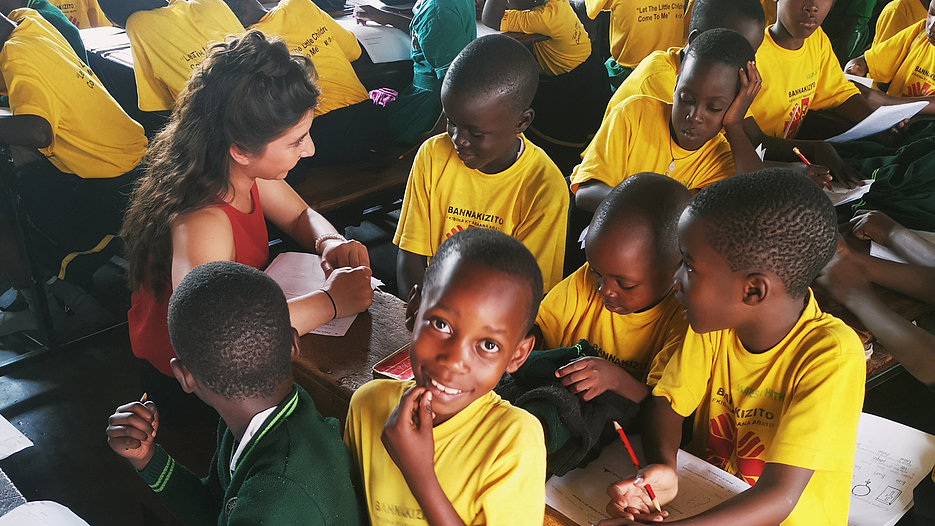 Anna Heindl während ihres Praktikums an einer Schule in Kampala. (Foto: privat)