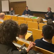 Fritz Güntzler, Mitglied des Deutschen Bundestages, bei seinem Gastvortrag.
