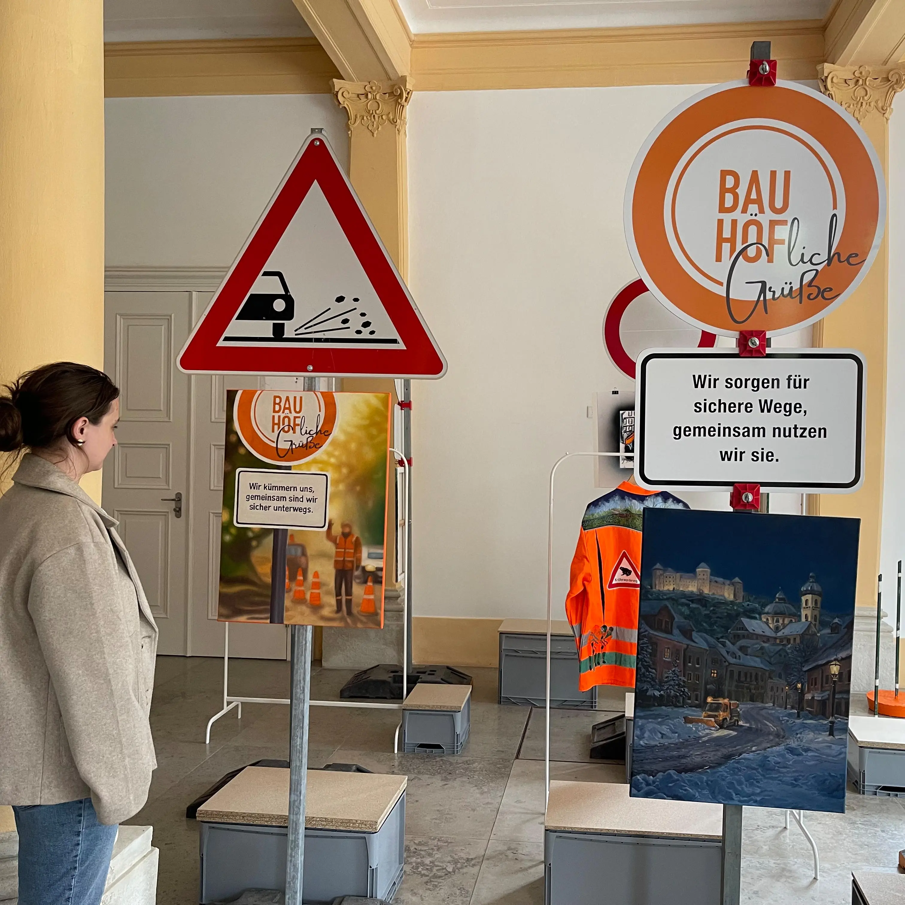 Ausstellung_Bauhoefliche_Gruesse_Aufbau_7.jpg
