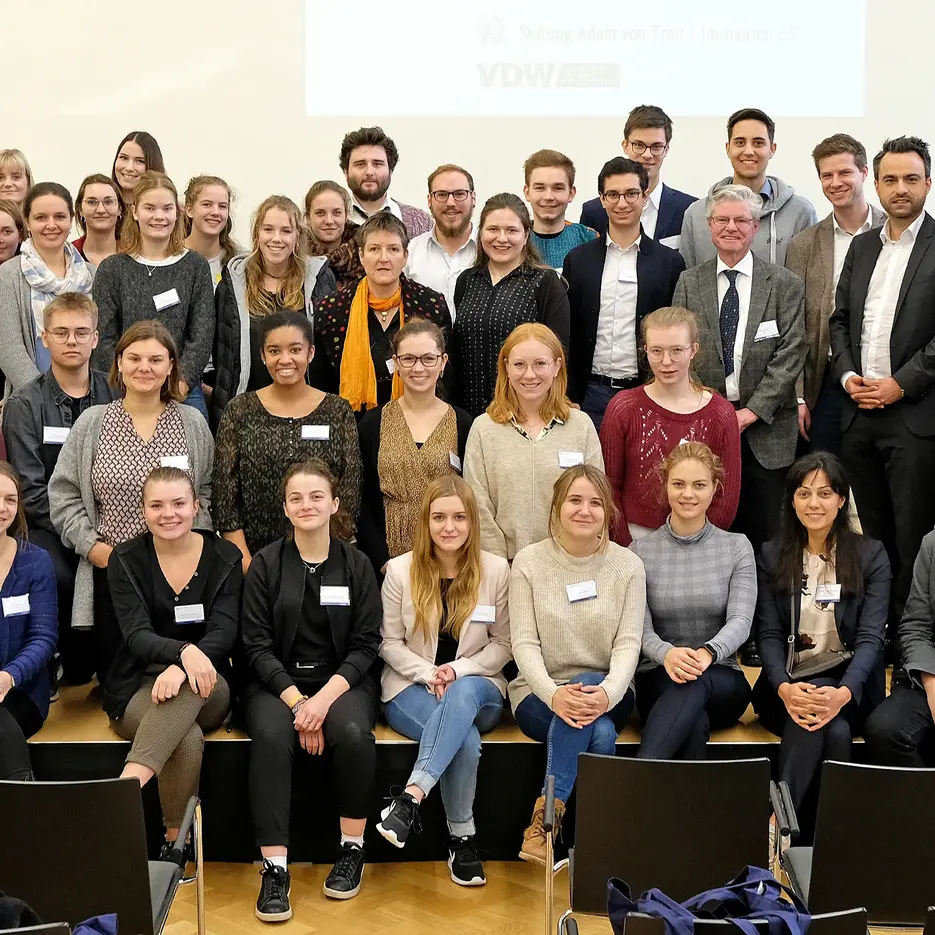 Besonderer Friday for Future auf der Göttinger Nachhaltigkeitskonferenz: Die Eichstätter KU-Gruppe mit Schülerinnen und Schülern des Theodor-Heuss-Gymnasium Hagen. (Foto: Universität Göttingen / Christoph Mischke).