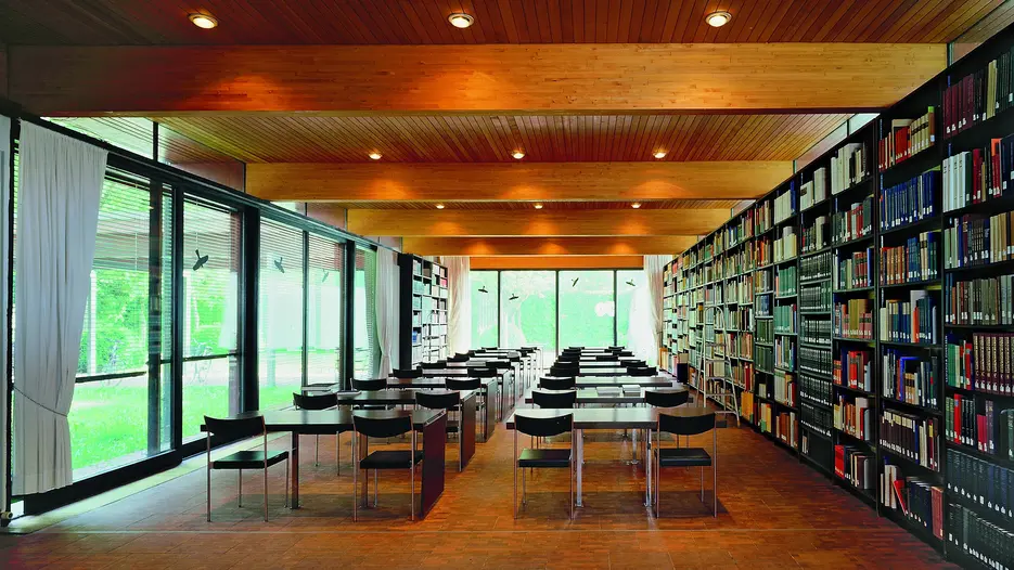 Hofgartenbibliothek_innen.jpg