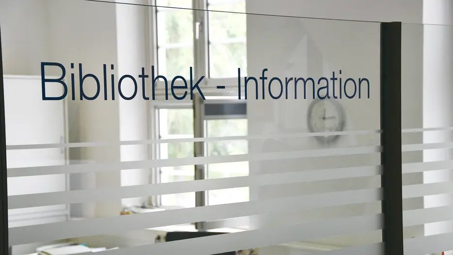 [Translate to English:] Bibliothek Service-Point
