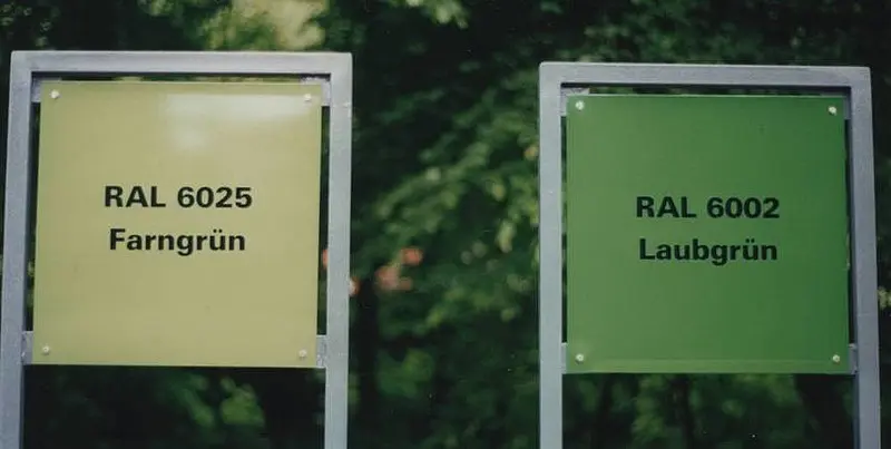 RAL GRÜN, Skulpturenpark Amorbach 1998, Vogelfrei – Internationale Kunstentdeckungen Darmstadt 2001