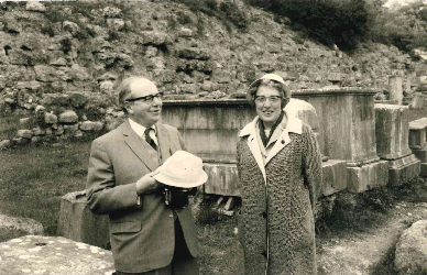 Ernst Kirsten in Begleitung