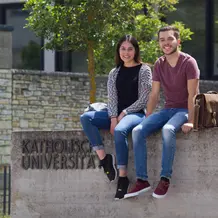 Studierende am Campus