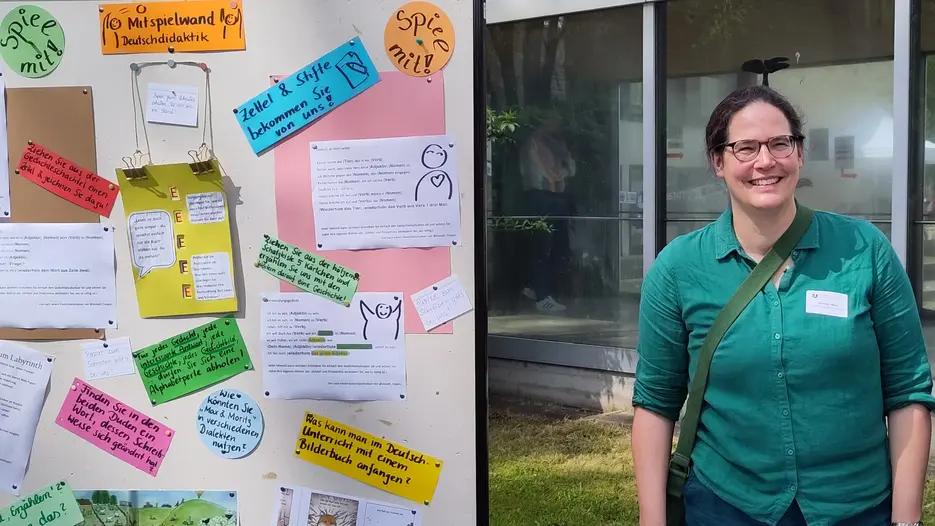 Prof. Dr. Cornelia Rémi, Mitspielwand Deutschdidaktik (Tag der offenen Tür 2023)