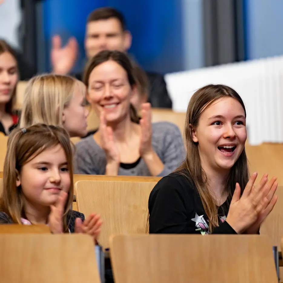 Kinder klatschen