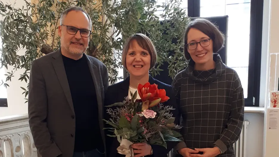 Elke Wißmath mit Prof. Klaus Meier und Prof. Annika Sehl