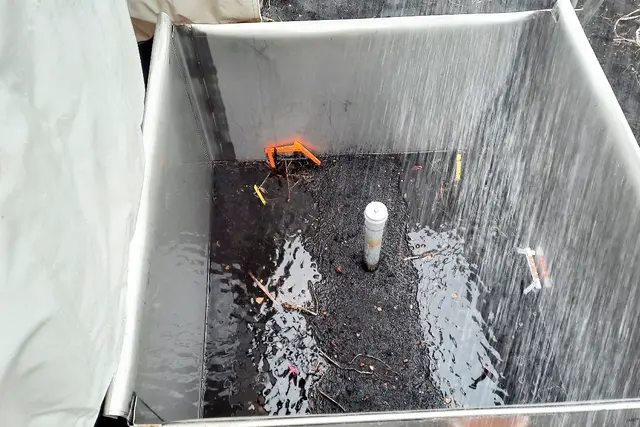 Die Wasseraufnahmekapazit&auml;t ist an den etwas tiefer liegenden Randbereichen der Versuchsfl&auml;che bereits &uuml;berschritten.