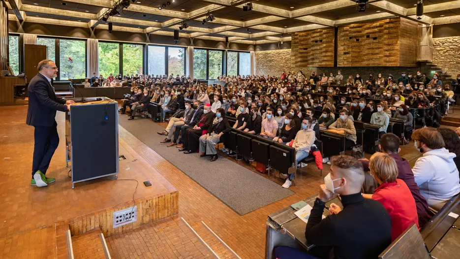 Klaus Meier, Vizepräsident für Studium und Lehre, bei der Erstsemesterbegrüßung