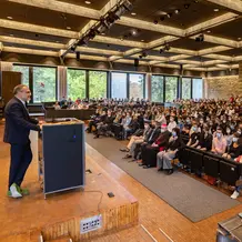 Klaus Meier, Vizepräsident für Studium und Lehre, bei der Erstsemesterbegrüßung