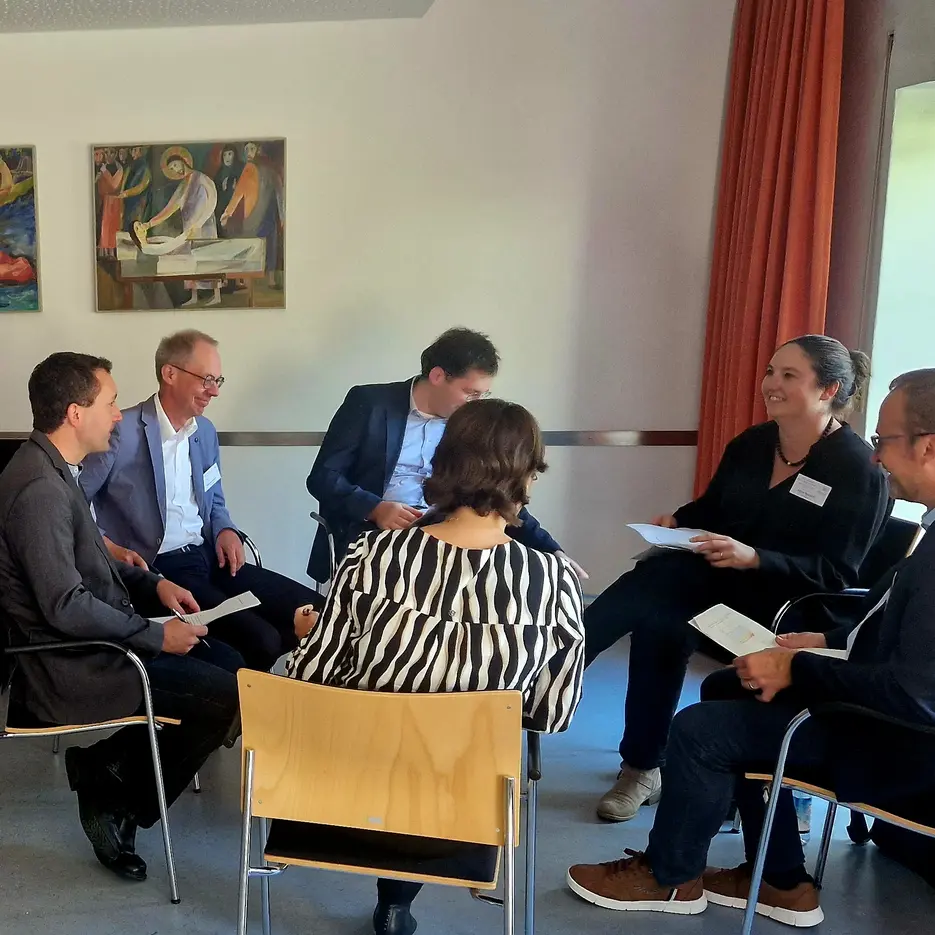 Workshop zur Konfessionslosigkeit auf der AKRK-Jahrestagung: Prof. Kropač und Dr. Chrostowski vergleichen Deutschland und Polen