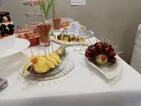Ananas-Schwan in Begleitung von Birnen-Trauben-Igel