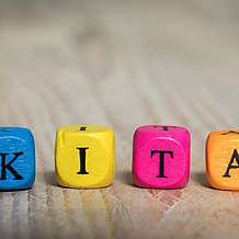 Buchstaben "KITA"