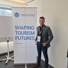 Hannes Thees auf der AIEST Jahrestagung 2026
