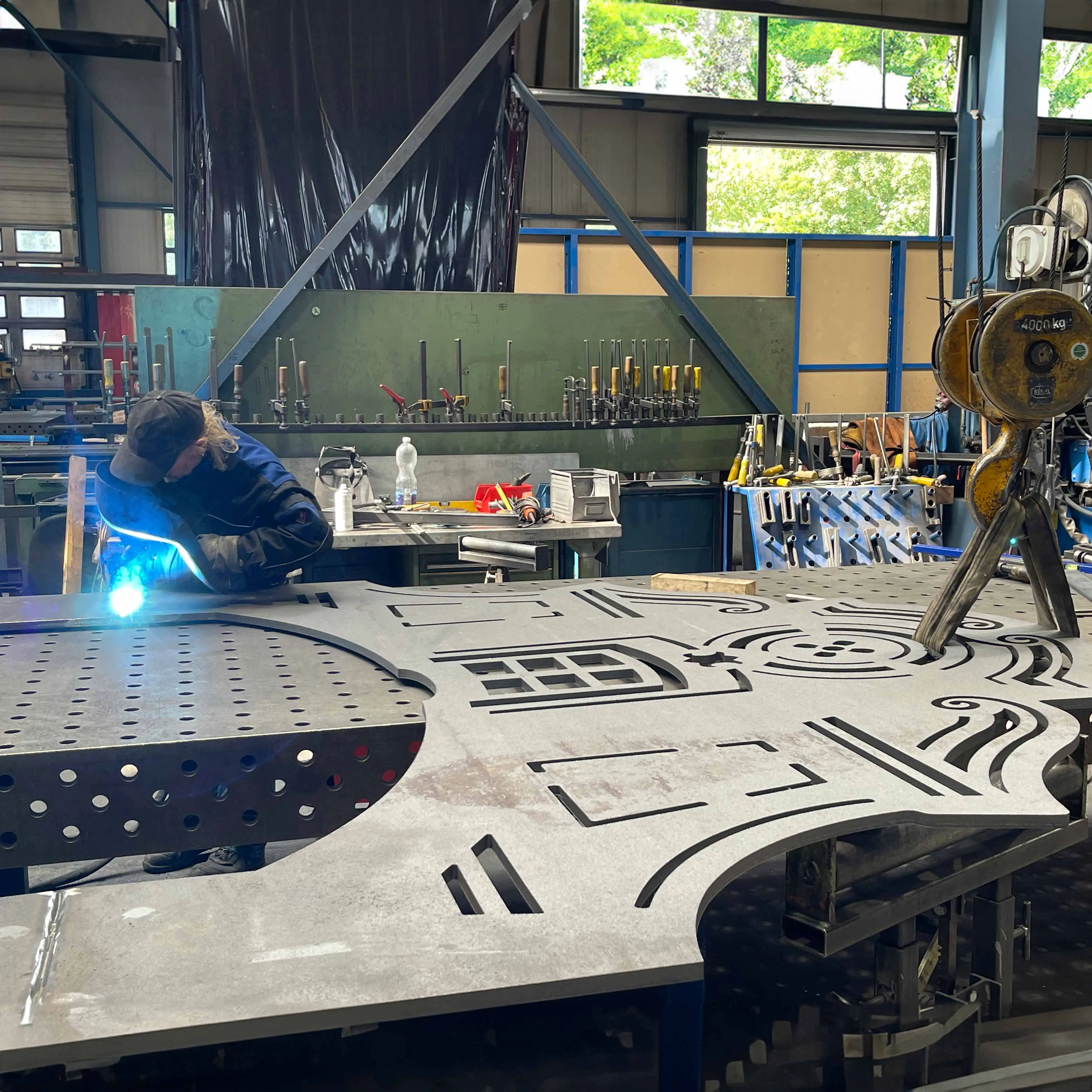 Anfertigen_des_Kunstwerks_Tor_Metallbau_Boehm_9_Kopie.jpg