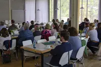 Interessierte Zuh&ouml;rerinnen und Zuh&ouml;rer