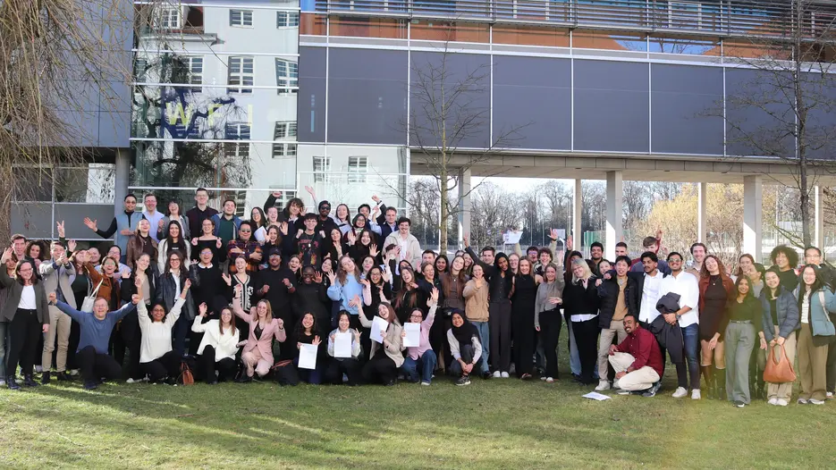 Studierende und Lehrende der Management Simulation in Tourism 2025/26