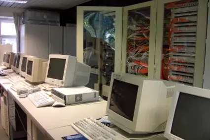 Serverraum eO-007 nach Abbau des Zentralrechners