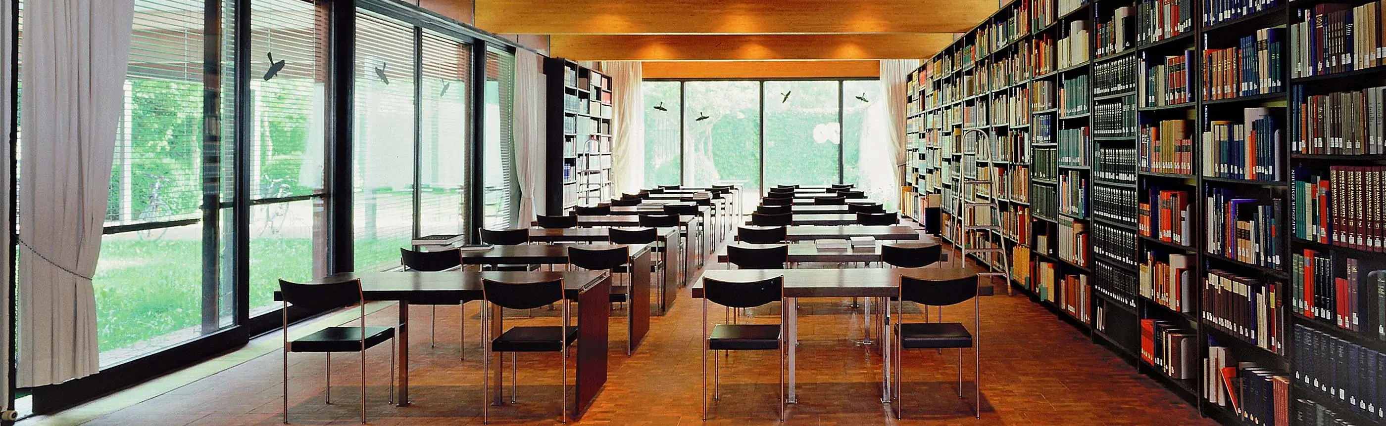 Universitätsbibliothek: Lesesaal der Teilbibliothek 3 "Hofgarten" / Historische Bestände