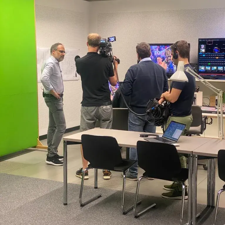 ntv-Dreharbeiten im Fernsehstudio