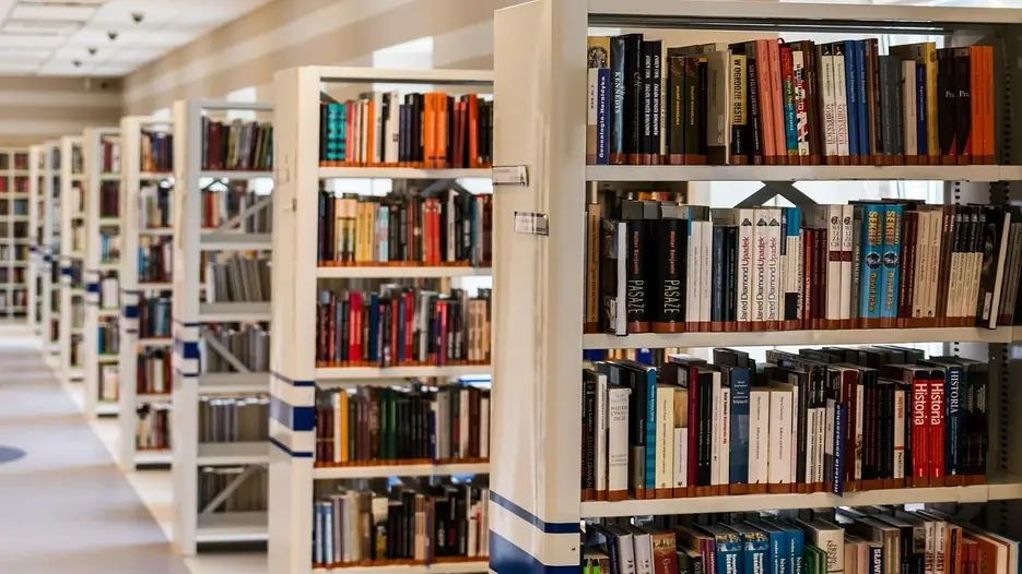 library-488690_1280.jpg