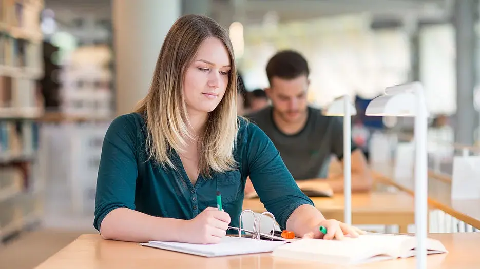 Verlängerte Fristen für Bewerbung und Einschreibung