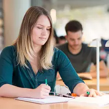Verlängerte Fristen für Bewerbung und Einschreibung