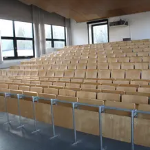 [Translate to English:] leerer H&ouml;rsaal