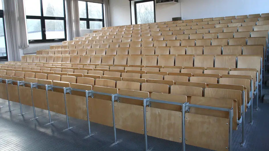 leerer H&ouml;rsaal