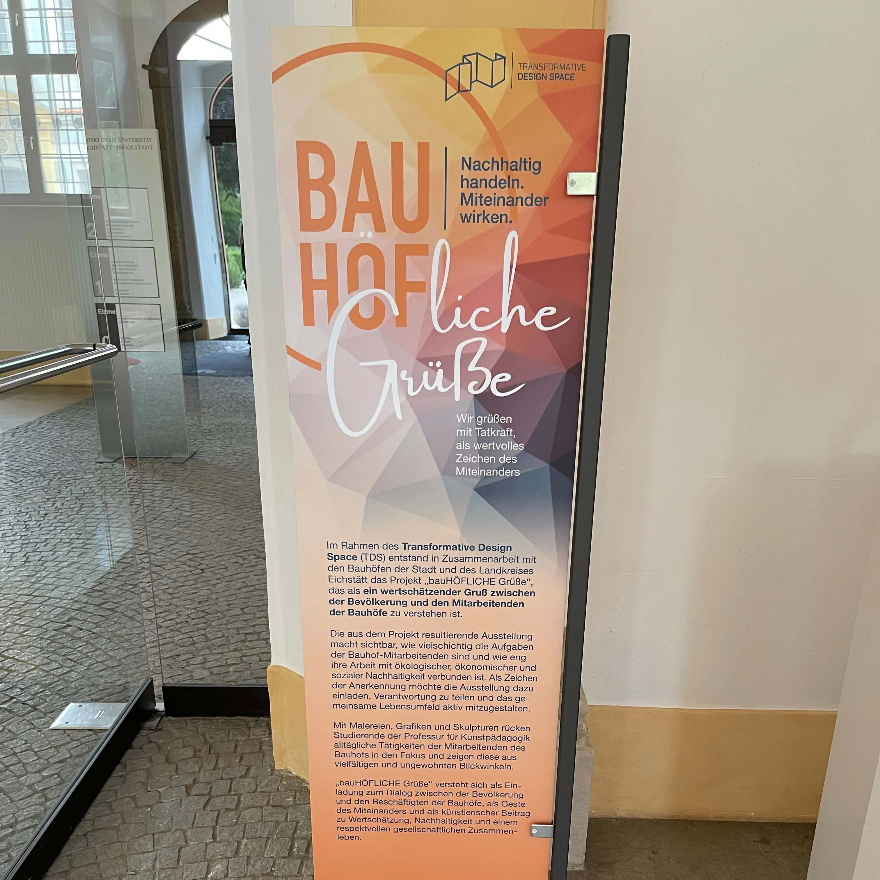 Ausstellung_Bauhoefliche_Gruesse_Aufbau_9.jpg 